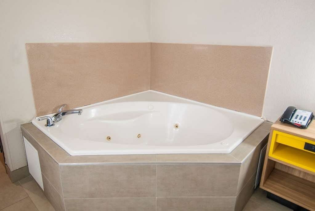Days Inn by Wyndham Suites San Antonio North-Stone Oak