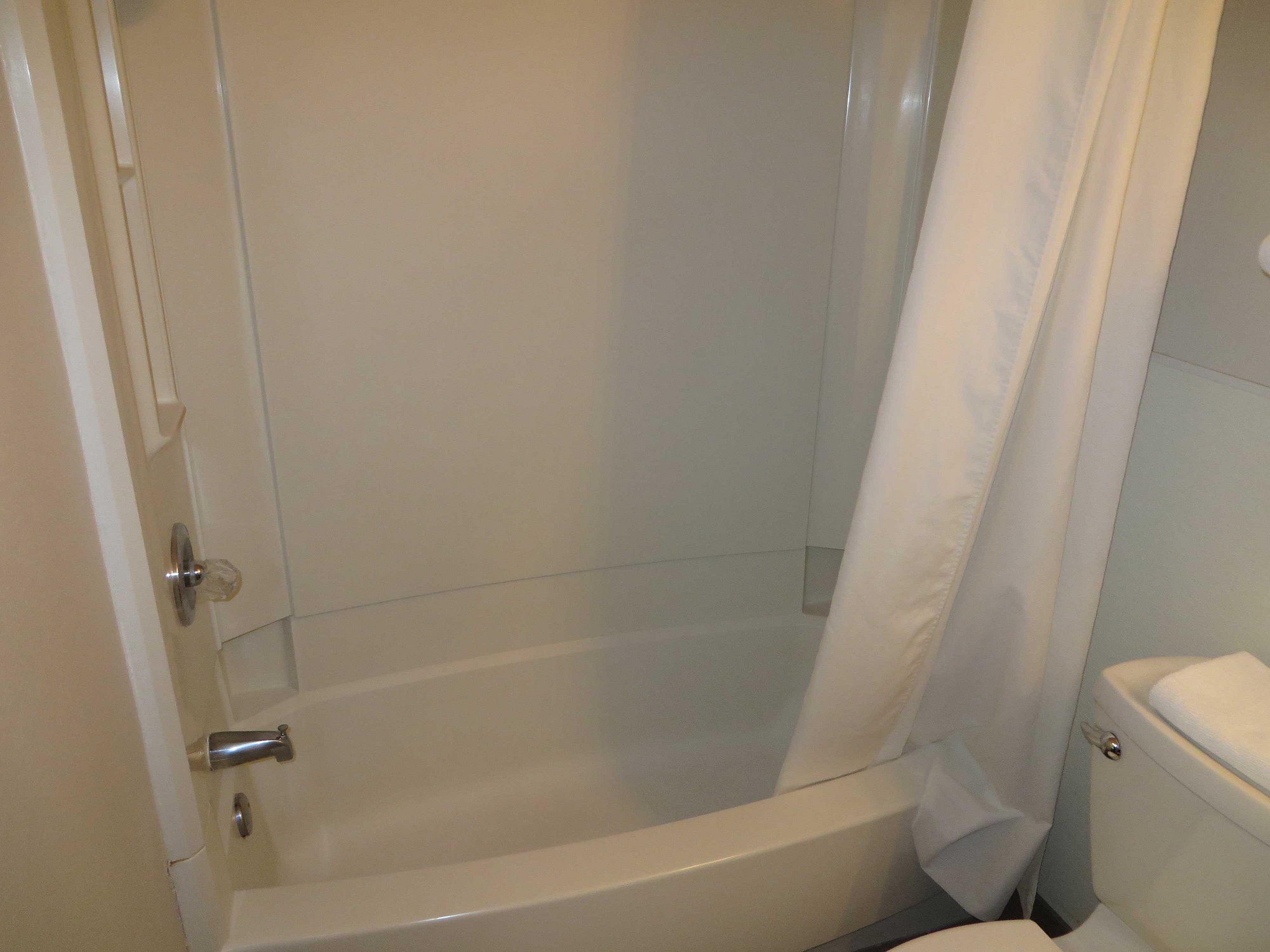Gateway Inn & Suites