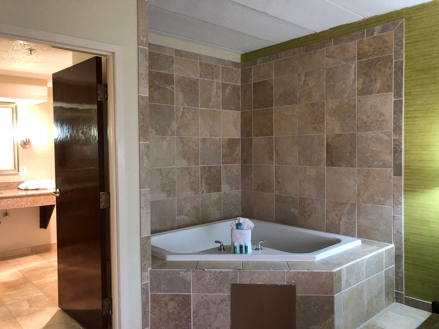 Holiday Inn Express & Suites Indianapolis W - Airport Area, an IHG hotel