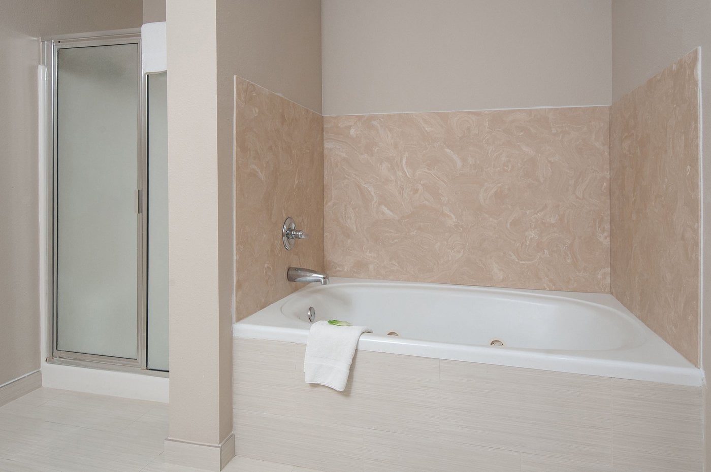 Holiday Inn Express & Suites San Antonio Rivercenter Area By IHG