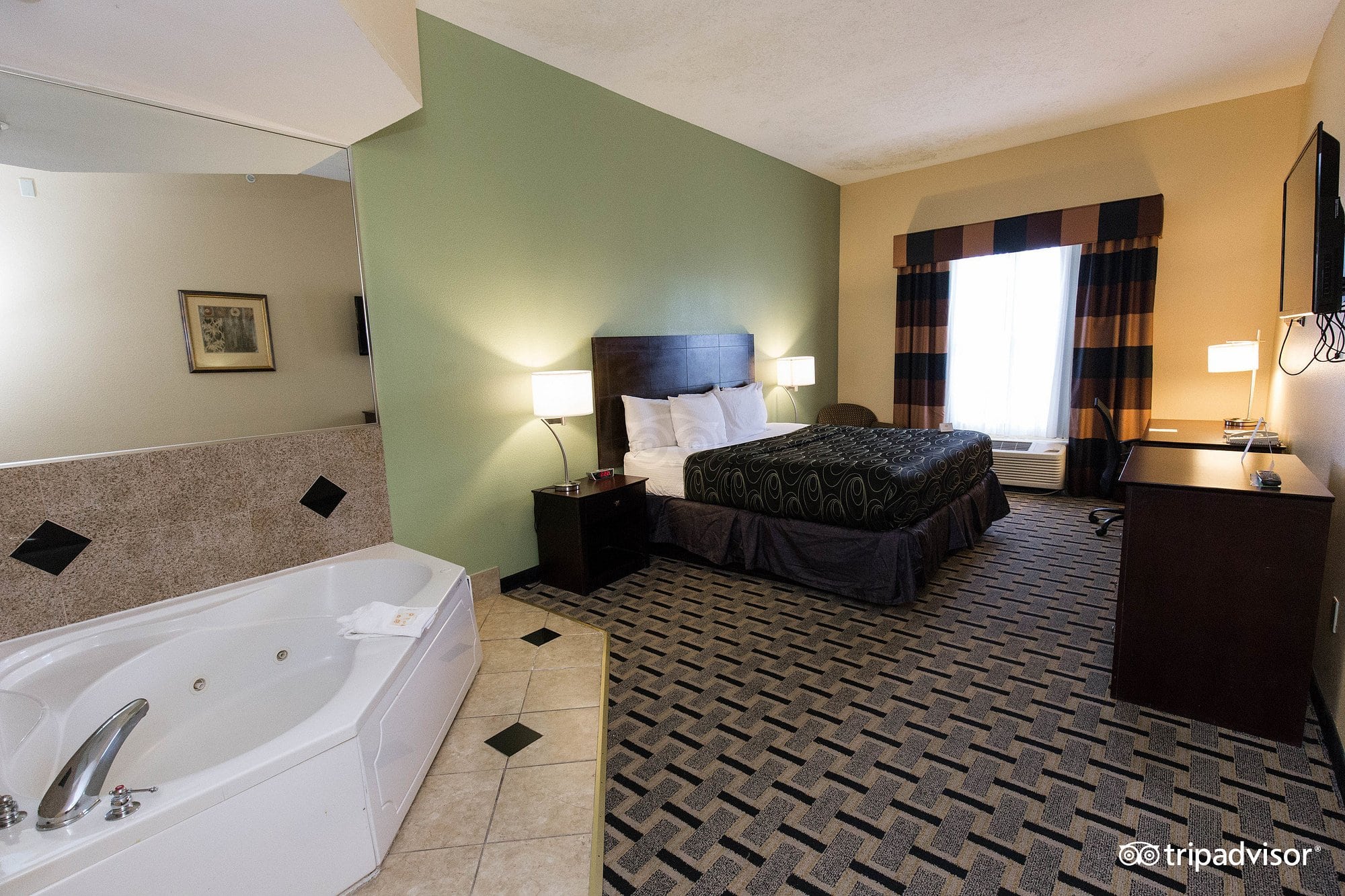 La Quinta Inn & Suites by Wyndham Tampa Central