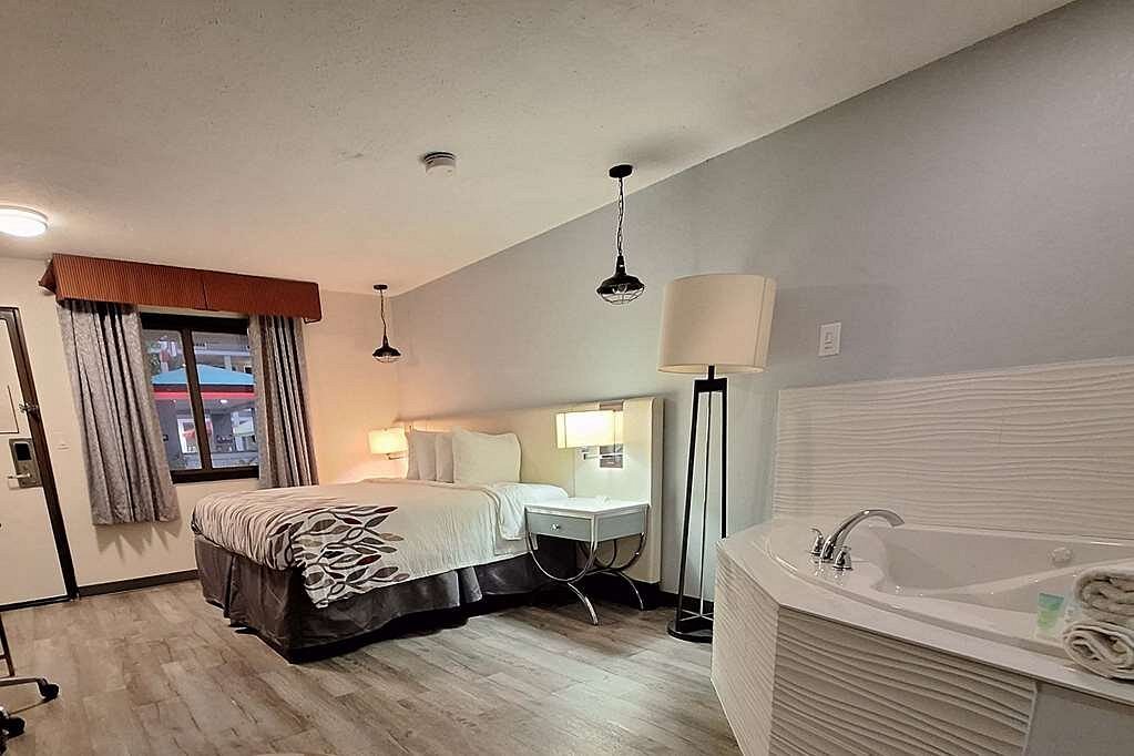Travelodge by Wyndham Indianapolis Speedway